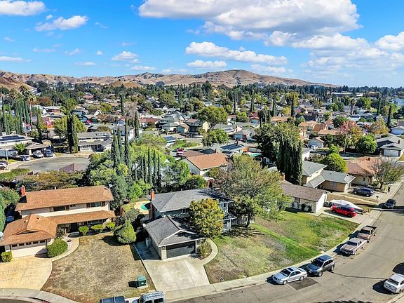 2nd image of 454 Manzanita Avenue