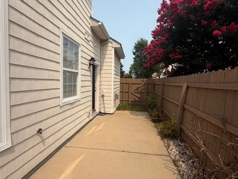 5301 Brinsley Ln — Photo 12