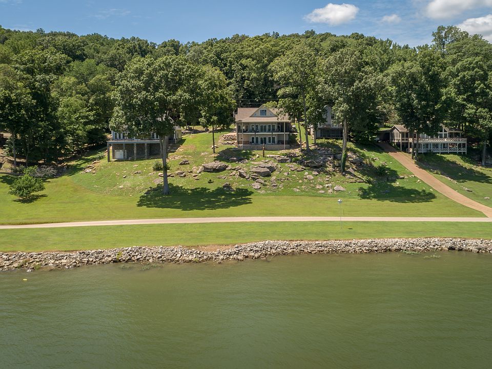 1st image of 319 Lakeshore Dr