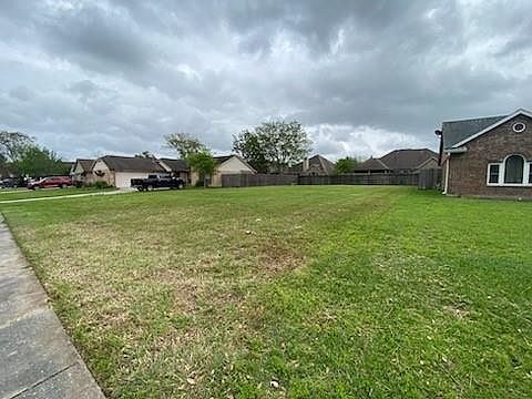 5th image of 2925 Forest Hills Dr