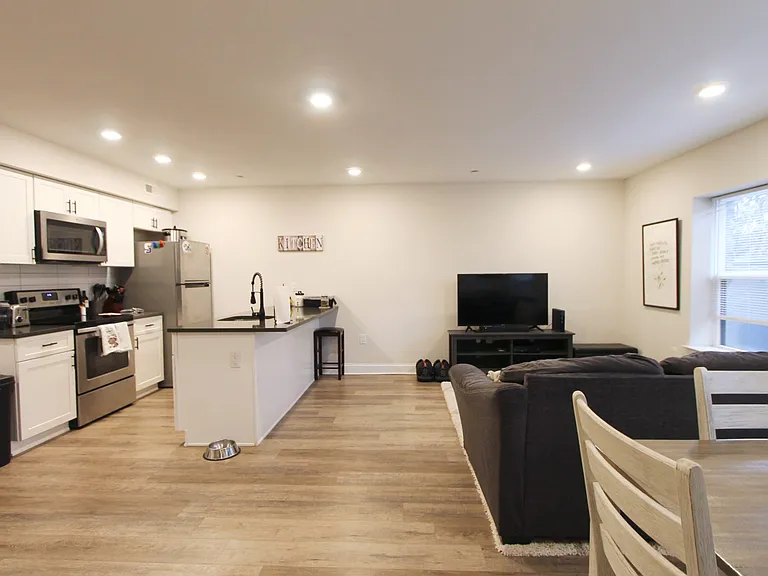 492 Roxborough Ave — Photo 27