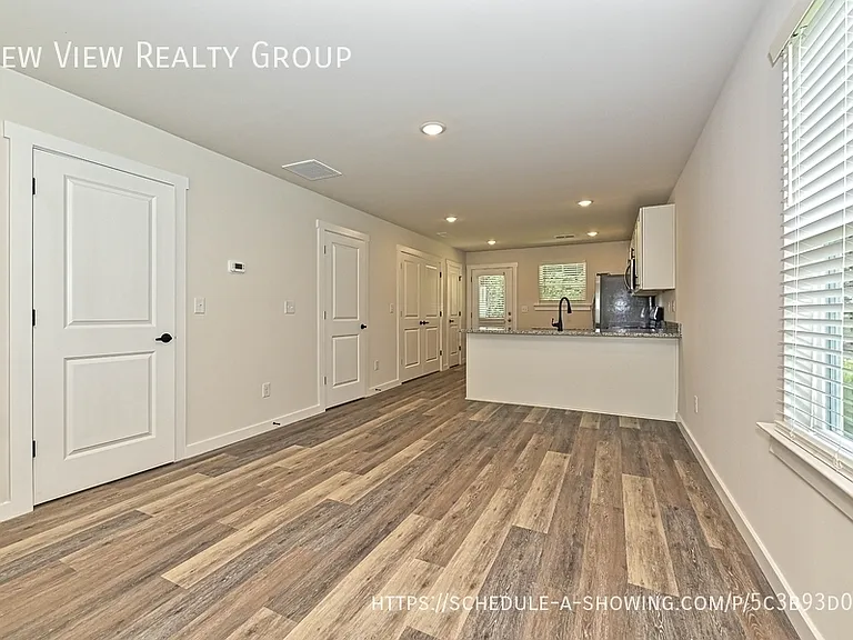 504 12th Ave NE — Photo 5