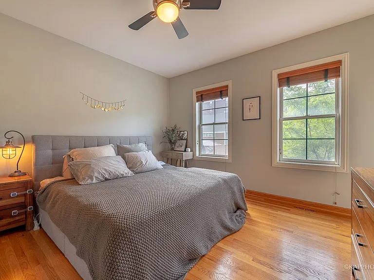 1016 W Monroe St — Photo 15