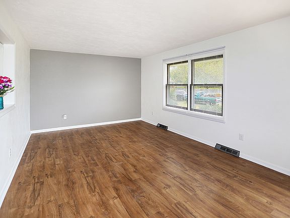3rd image of 21637 Clydesdale Dr