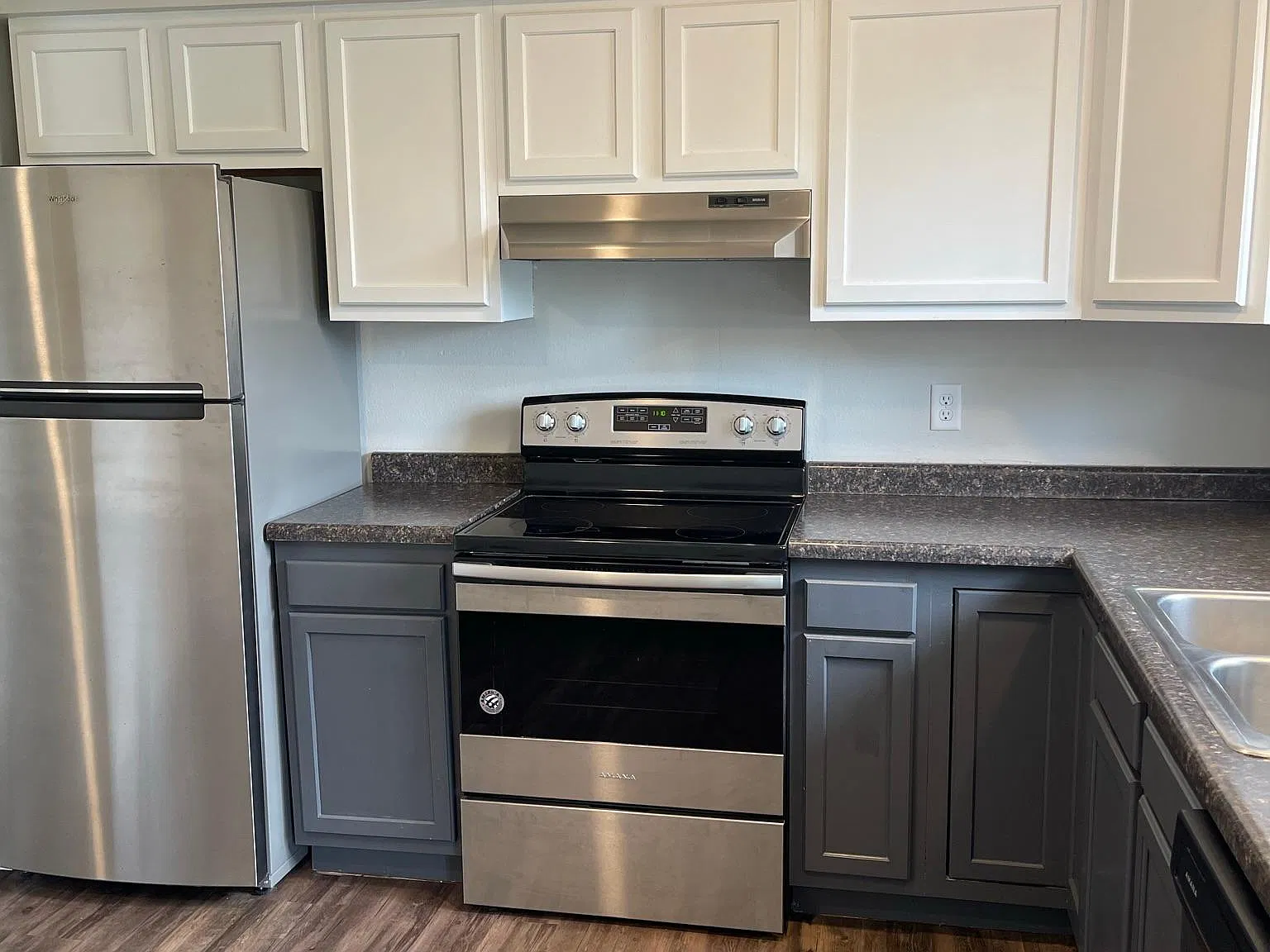 3 bed, $2,373 — Photo 2