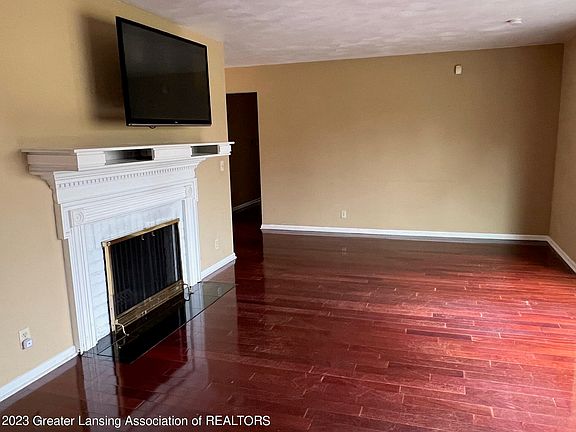 3rd image of 6070 N Skyline Dr