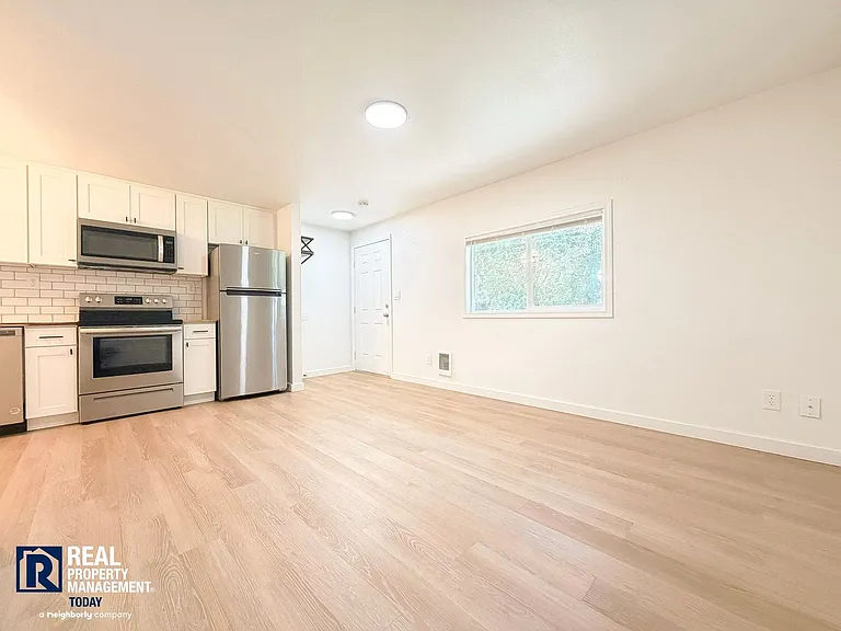 7619 Douglas St W #3 — Photo 2