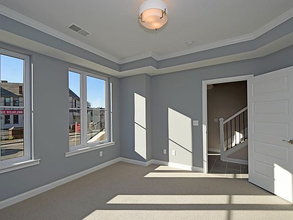 5th image of 2938 Markbreit Ave #3