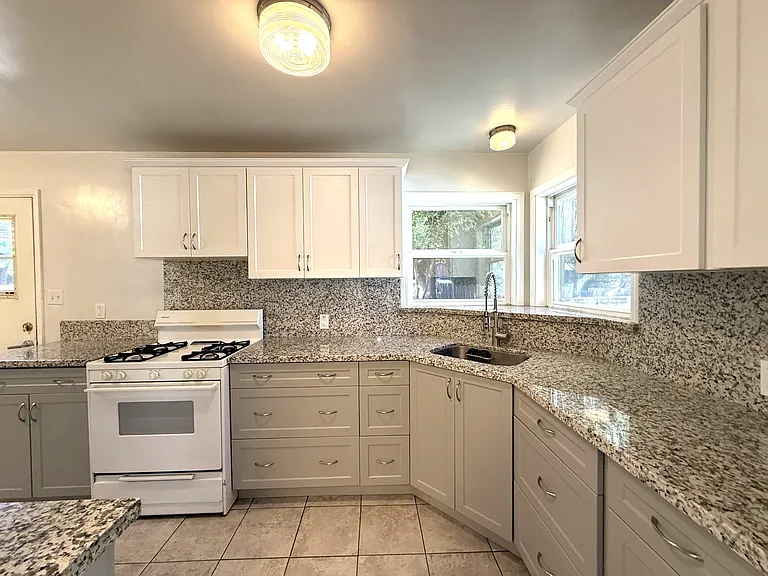 1140 Normal Ave — Photo 5