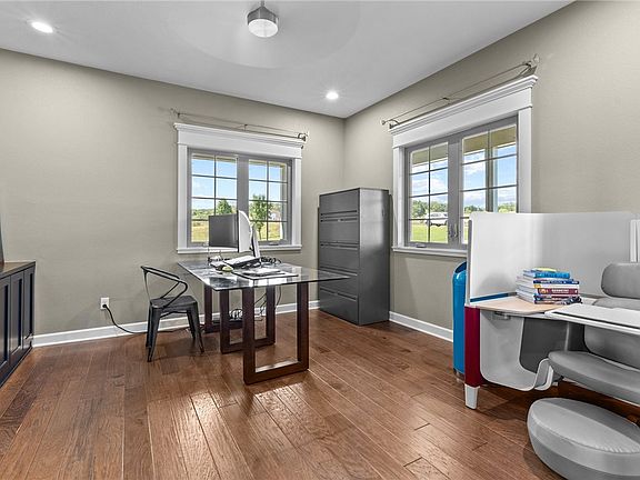 3rd image of 329 Stone River Ln