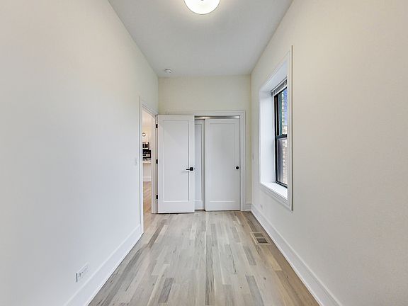 5th image of 2551 W Hirsch St #1E