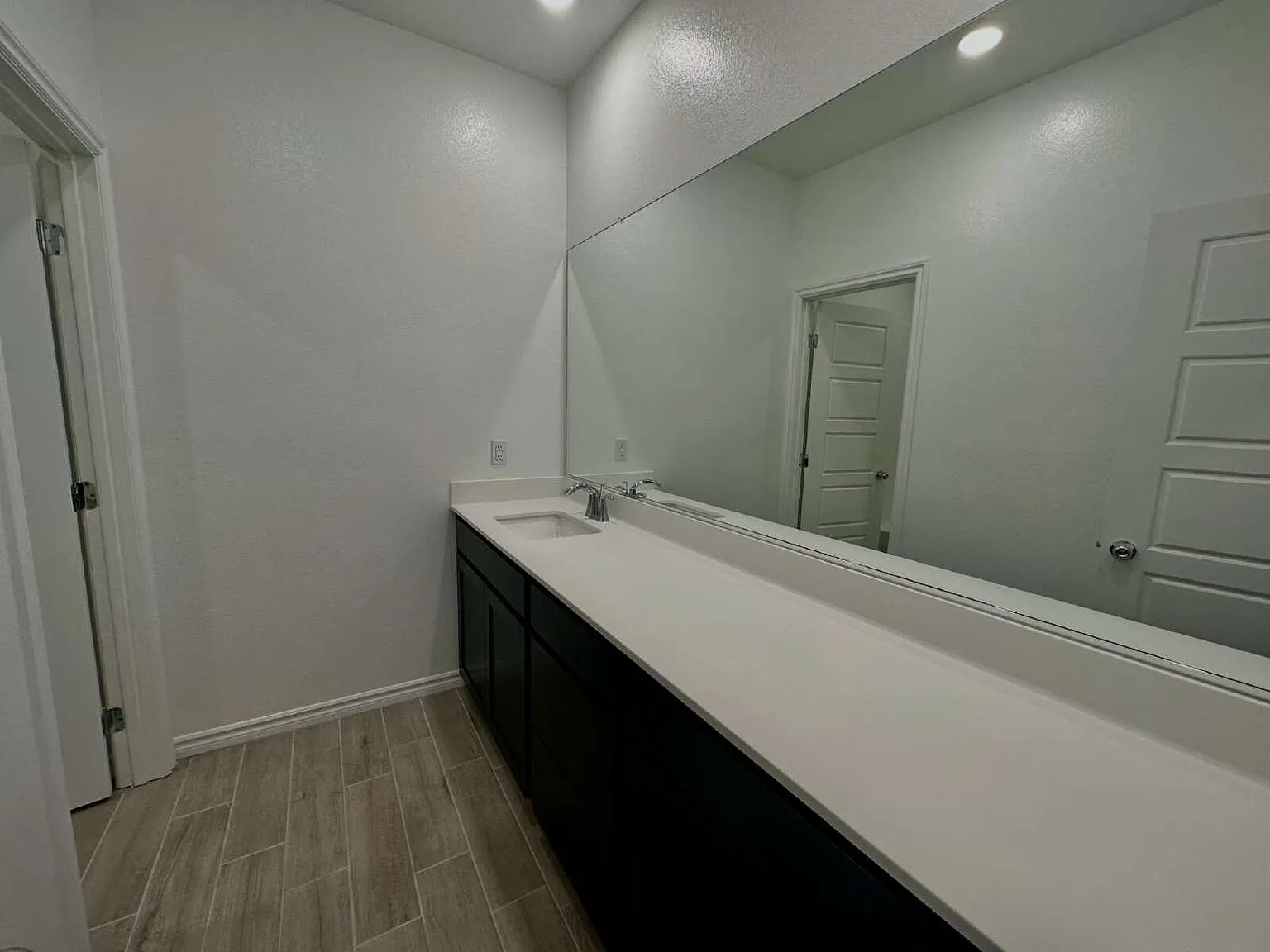 3 bed, 2.5 bath, $2,400 — Photo 3