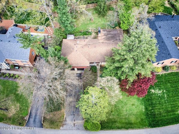 215 Choctaw Rd, Indian Hills, KY 40207