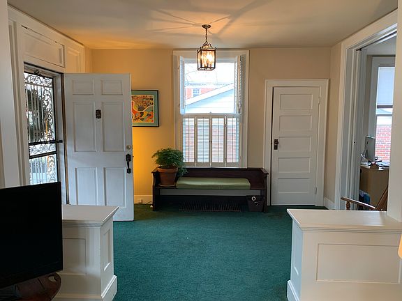 Foyer, built in bench