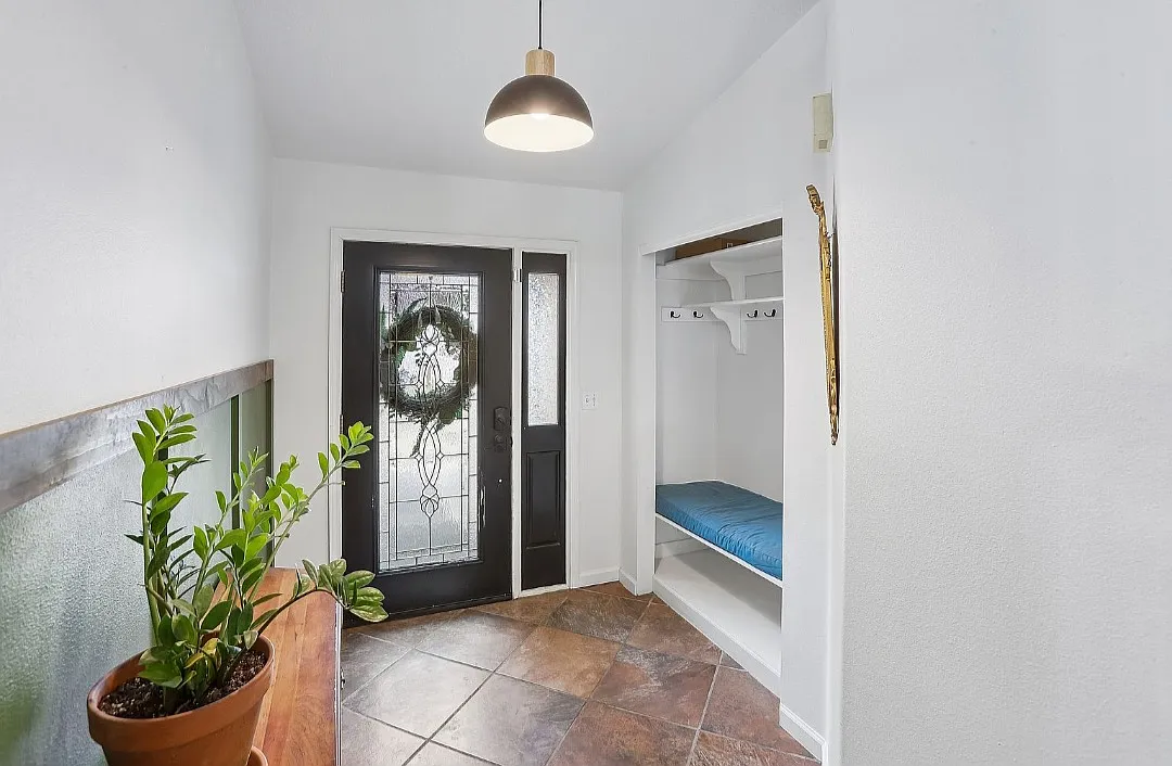 4 bed, 2631 sqft, $3,300 — Photo 4