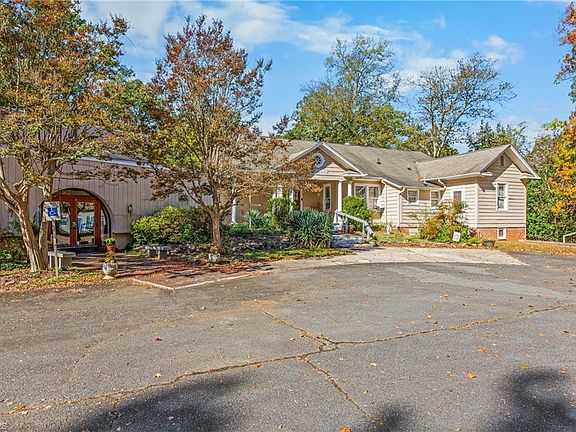 2nd image of 2873 Robinhood Rd