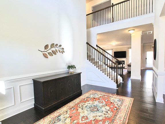 2nd image of 706 Troutdale Ln