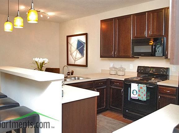 Open kitchen - plenty of counter space
