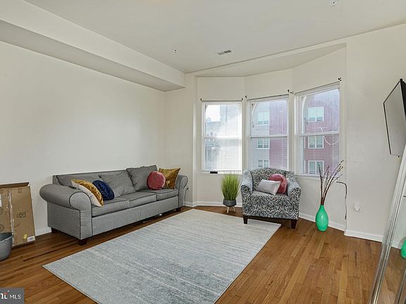 4th image of 1833 W Tioga St