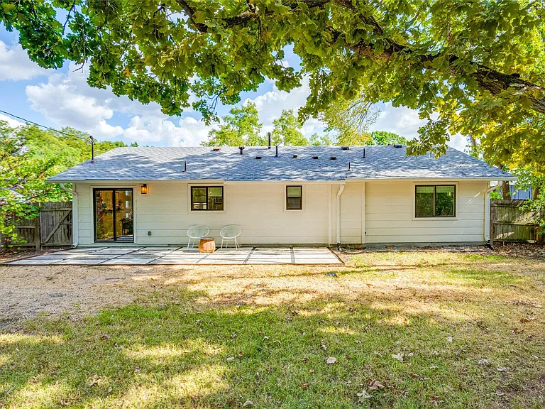2516 Friar Tuck Ln — Photo 33