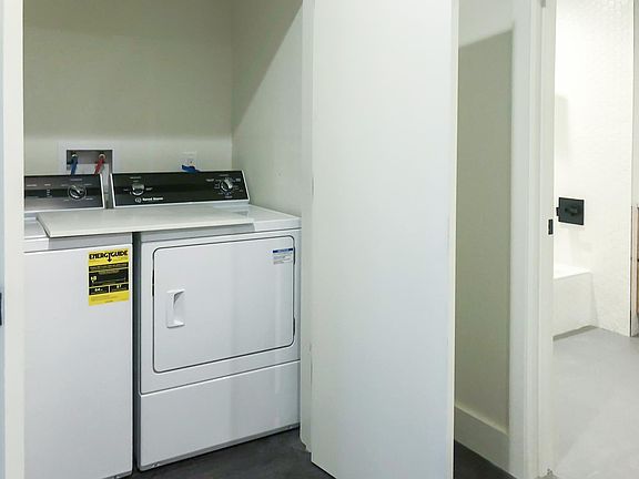 5th image of 15 William St APT 412