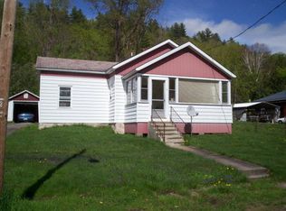 24 Elm St, Saranac Lake, NY 12983