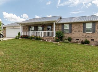 811 Quiet Oaks Way, Dandridge, TN 37725
