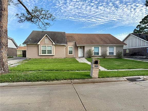 2nd image of 2020 Breckenridge Dr