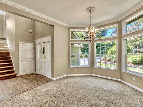 5th image of 32 Lake Louise Dr SW