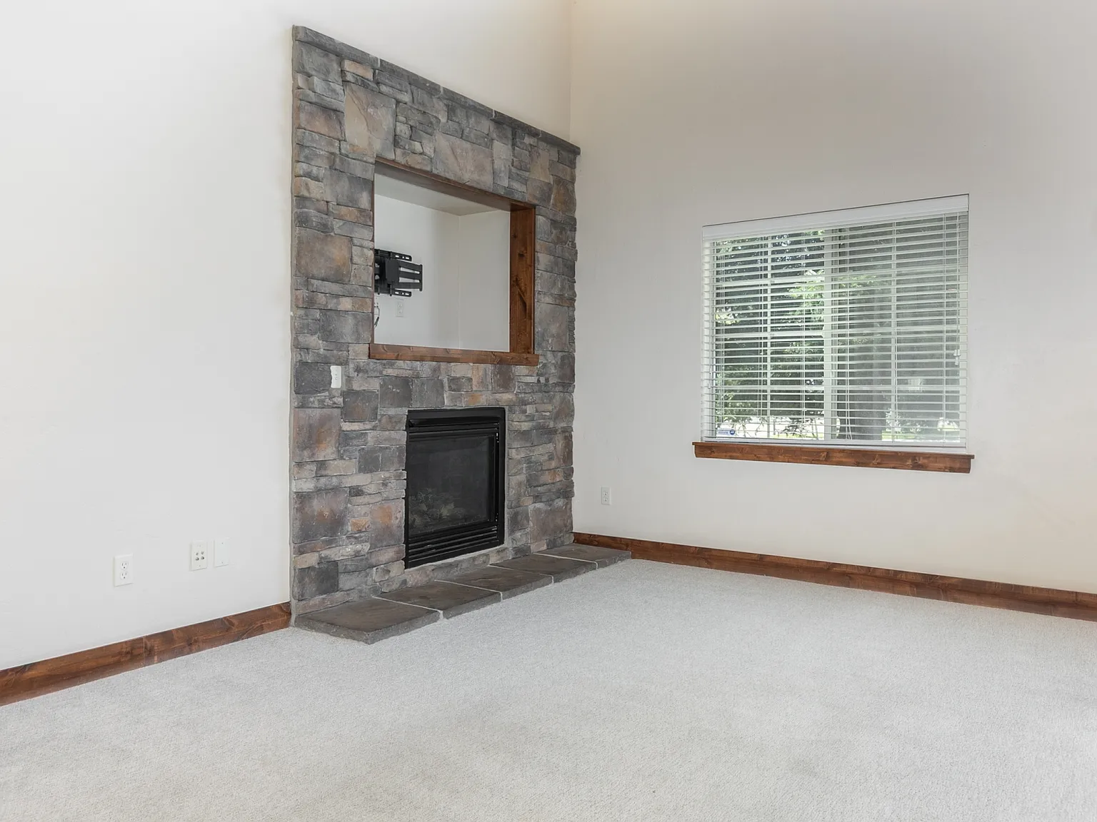 4 bed, 2044 sqft, $3,400 — Photo 3
