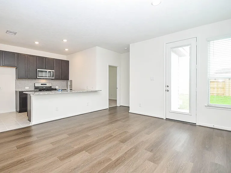 25230 Benroe St — Photo 7