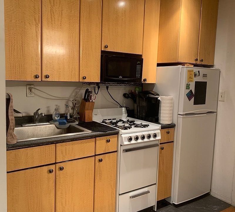 1st image of 530 W 47th St #A2a