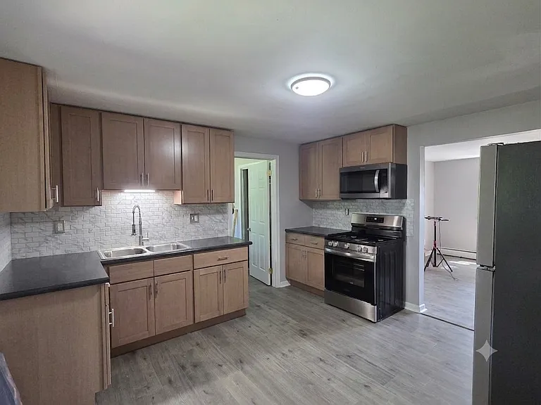2015 Corbin Ave #5 — Photo 1