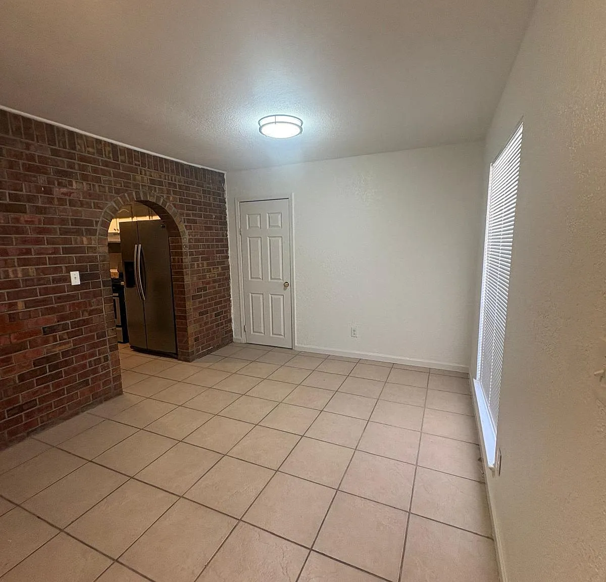 3 bed, 2.0 bath, 1572 sqft, $1,600 — Photo 4