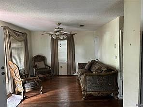 4th image of 1736 Plaza Dr