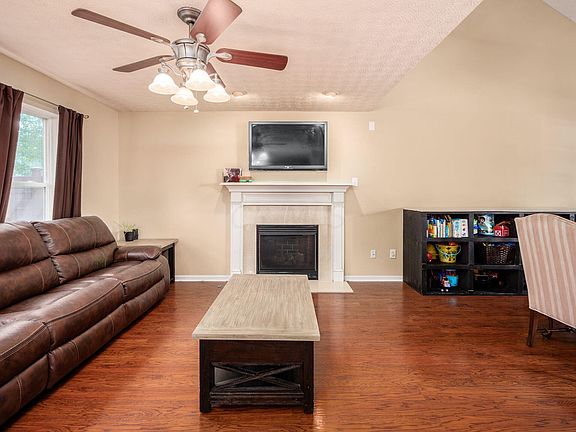 5th image of 631 Norfolk Sq S