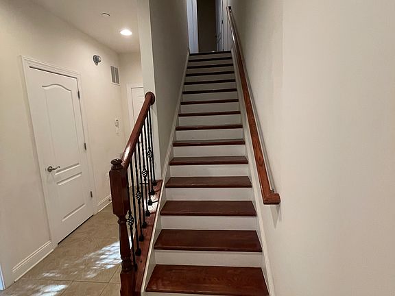 3rd image of 7907 Yellowstone Way