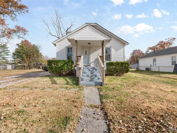 210 Poag Ave, South Roxana, IL 62087