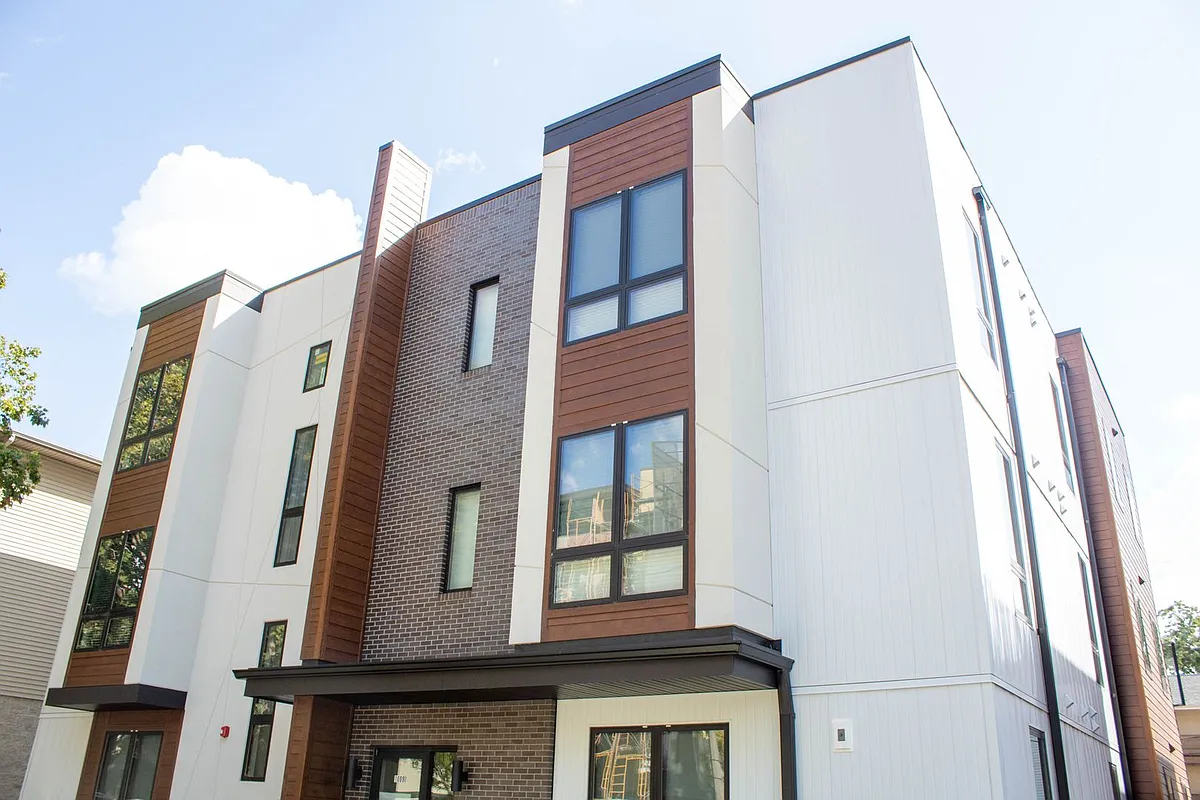 Building Photo - 1009 W Stoughton St