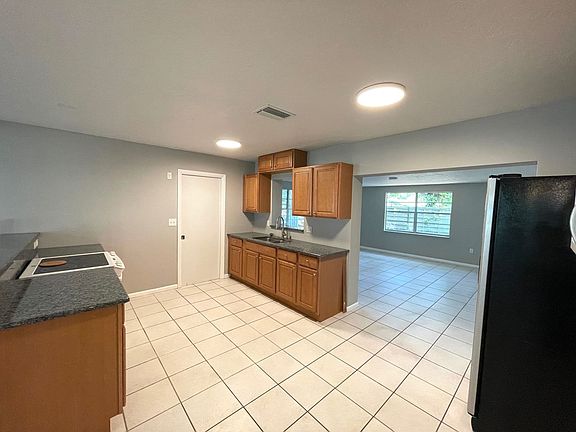 4th image of 3883 Hawkeye Cir