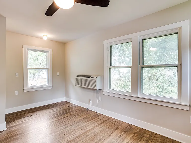 338 N Quentin St — Photo 26