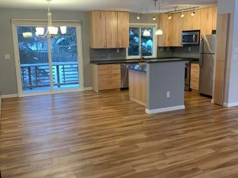 4010 Crosson Dr — Photo 3