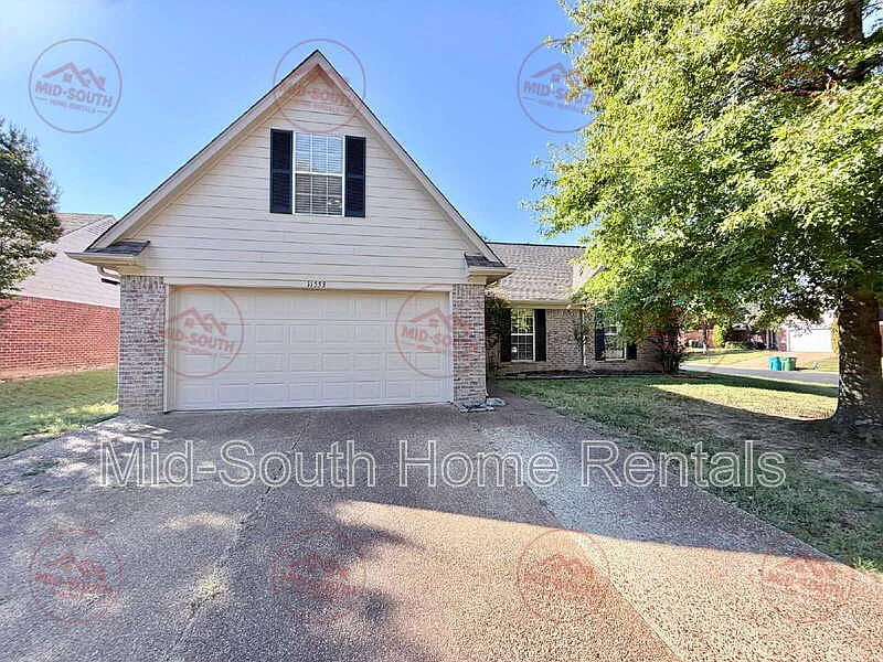 4 bed, 2.0 bath, $1,895 — Photo 2
