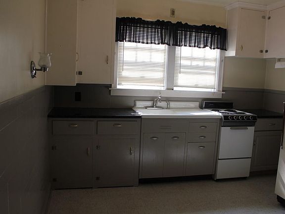 kitchen with granite counter tops