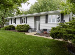 8 N Hidden Acres Dr, Sioux City, IA 51108