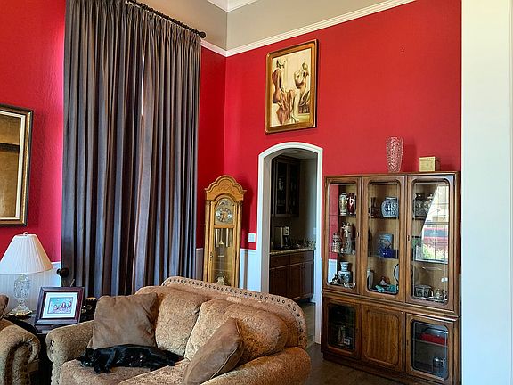 Living Rm w/ 14' Ceilings