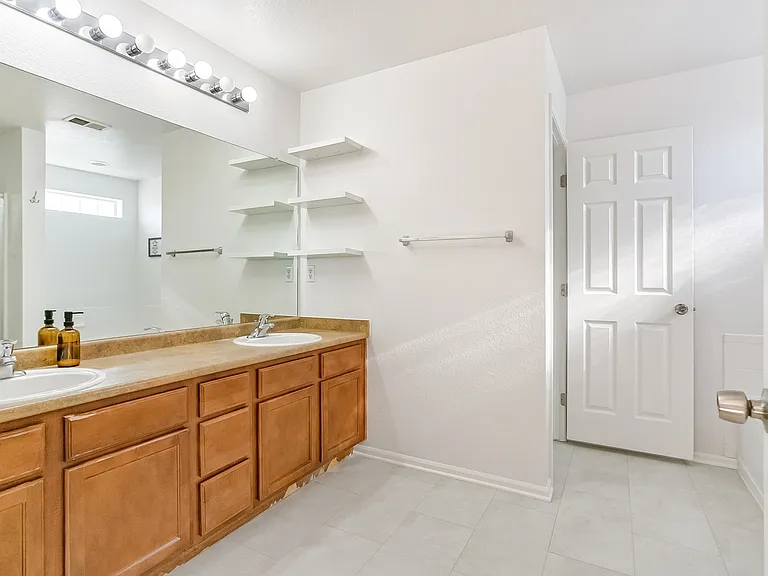 5178 Netherland St — Photo 12
