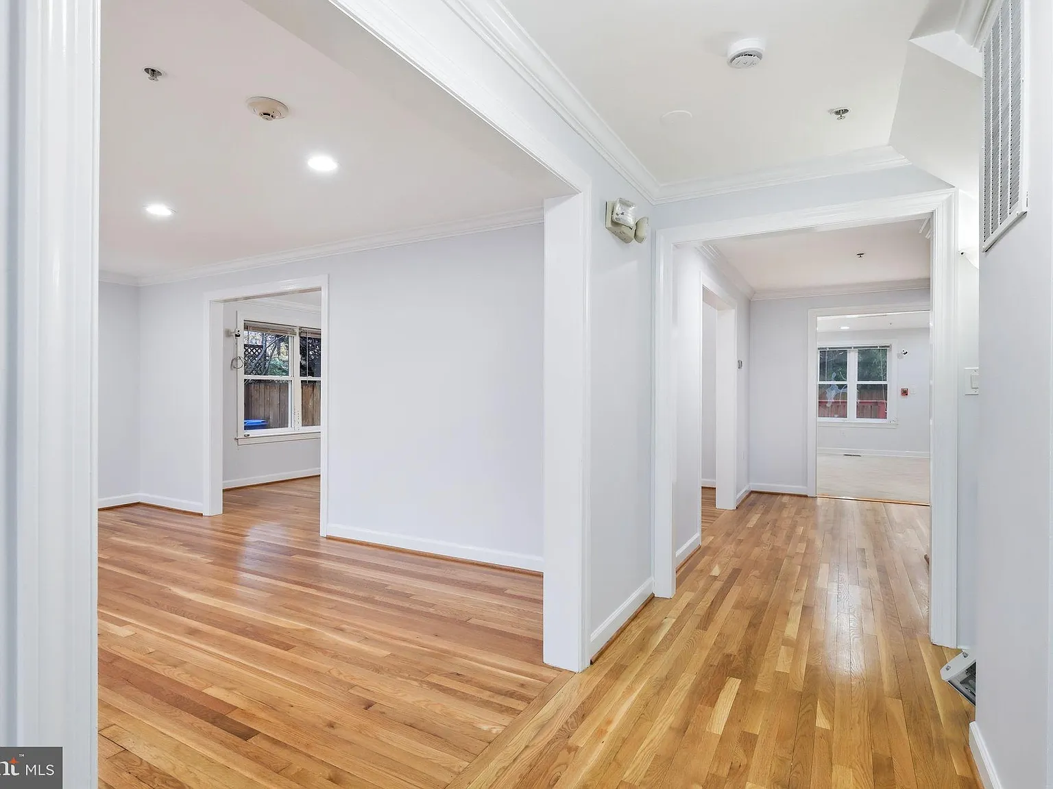 8 bed, 5.5 bath, 3552 sqft, $6,850 — Photo 4