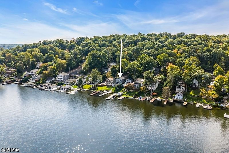 1st image of 413B Lakeside Blvd