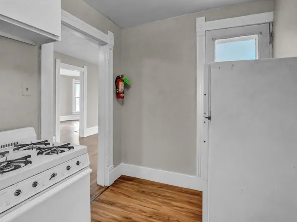 1120 1/2 Washington St, Cedar Falls, IA